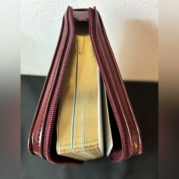 The Holy Bible Revised Standard Version Catholic Edition. Zipper Case Bible. - Picture 10 of 13